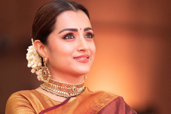 இனிமேல் ஆண்ட்டி சூப்பர் ஸ்டார் தான்.. பார்ட்டியில் நயன்தாராவை அசிங்கப்படுத்திய நடிகை திரிஷா? | Nayantahra Is An Anti Superstar Trisha Troll Party