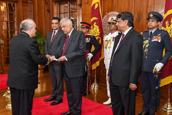 இலங்கைக்கான புதிய தூதுவர்கள் ஜனாதிபதியிடம் தமது நற்சான்றிதழ்களை கையளித்தனர்(Photos) | Ambassadors Presented Credentials To The President