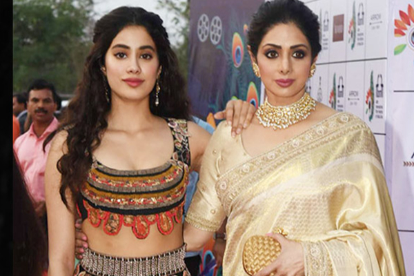 பிளாக் ட்ரான்ஸ்பரண்ட் சேலை! ஸ்ரீதேவி மகள் ஜான்வி கபூருடன் டேட்டிங் செய்ய ஆசைபடும் நபர்! | Sridevi Daughter Janhvikapoor Latest Live Chat