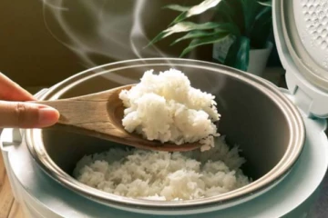 விஷமாக மாறும் சாதம்! மீண்டும் சுடேற்றி மட்டும் சாப்பிடாதீங்க: உயிருக்கே ஆபத்தாம்