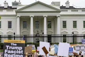 அமெரிக்காவில் டிரம்பின் கடுமையான கொள்கைகளை எதிர்த்து போராட்டங்கள்