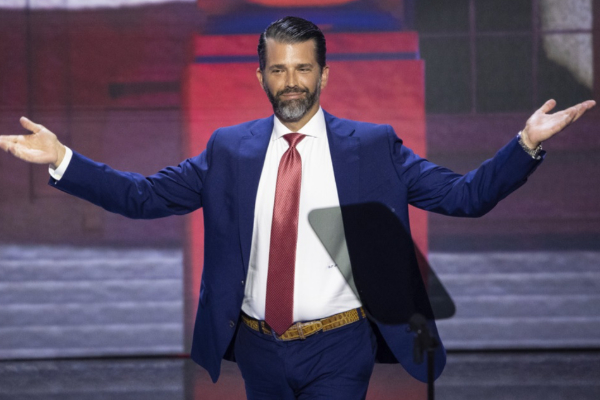 திருமண நிகழ்வுக்காக இந்தியா வரும் டொனால்ட் டிரம்ப் மகன் | Donald Trump S Son To Visit India For Wedding திருமண நிகழ்வுக்காக இந்தியா வரும் டொனால்ட் டிரம்ப் மகன் | Donald Trump S Son To Visit India For Wedding