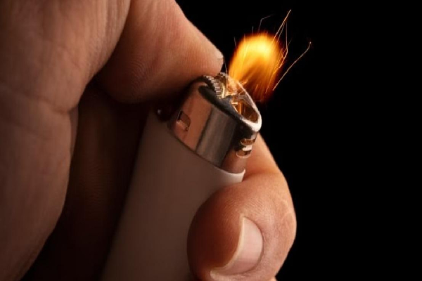 தீப்பெட்டி தொழிலுக்கு ஆபத்து : ஒரு லட்சத்திற்கும் மேற்பட்ட தொழிலாளர்களின் வேலைகள் ஆபத்தில் | Lighter Tax Reduction Endangers Matchbox Industry தீப்பெட்டி தொழிலுக்கு ஆபத்து : ஒரு லட்சத்திற்கும் மேற்பட்ட தொழிலாளர்களின் வேலைகள் ஆபத்தில் | Lighter Tax Reduction Endangers Matchbox Industry