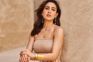 நடிகை சாரா அலி கான் மாடர்ன் உடையில் அசத்தல் போஸ்!