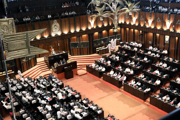 எரிபொருள் இல்லாததால் ஊர்களில் சிக்கிக்கொண்டுள்ள எம்.பிக்கள் | Parliamentarian Fuel Crisis North And East
