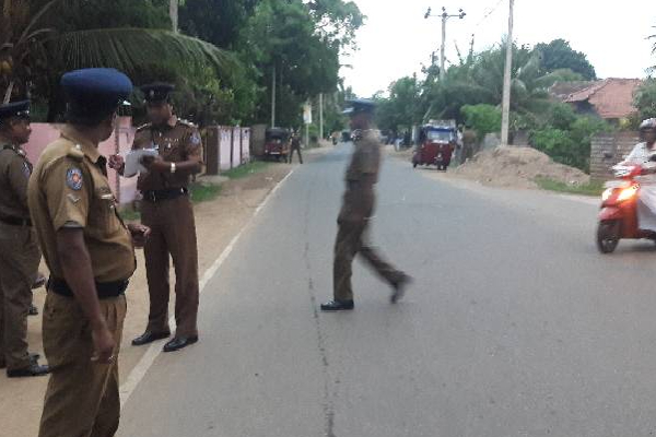 யாழில் அதிகாலை வீடொன்றுக்குள் புகுந்த 7 பேர்! பகீர் கிளப்பிய சம்பவம் | Jafna Llavalai Robbery Incident In House Morning