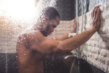 குளியலின் போது மறந்தும் செய்யக்கூடாத தவறுகள்! மீறினால் இது போன்ற சிக்கல் ஏற்படுமாம்