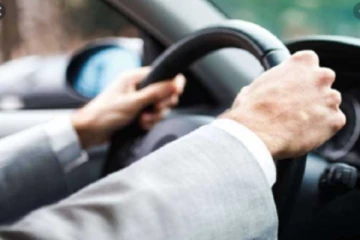 பிரித்தானியாவிலுள்ள கார் நிறுத்தும் இடம் ஒன்றில் நபர் ஒருவருக்கு நடந்தேறிய சம்பவம்!