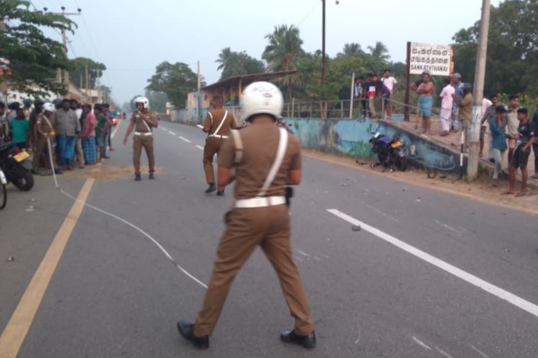 வேனுடன் மோதிய சைக்கிள் ; பலியான இளைஞன் | Youth Killed As Bicycle Collides With Van வேனுடன் மோதிய சைக்கிள் ; பலியான இளைஞன் | Youth Killed As Bicycle Collides With Van