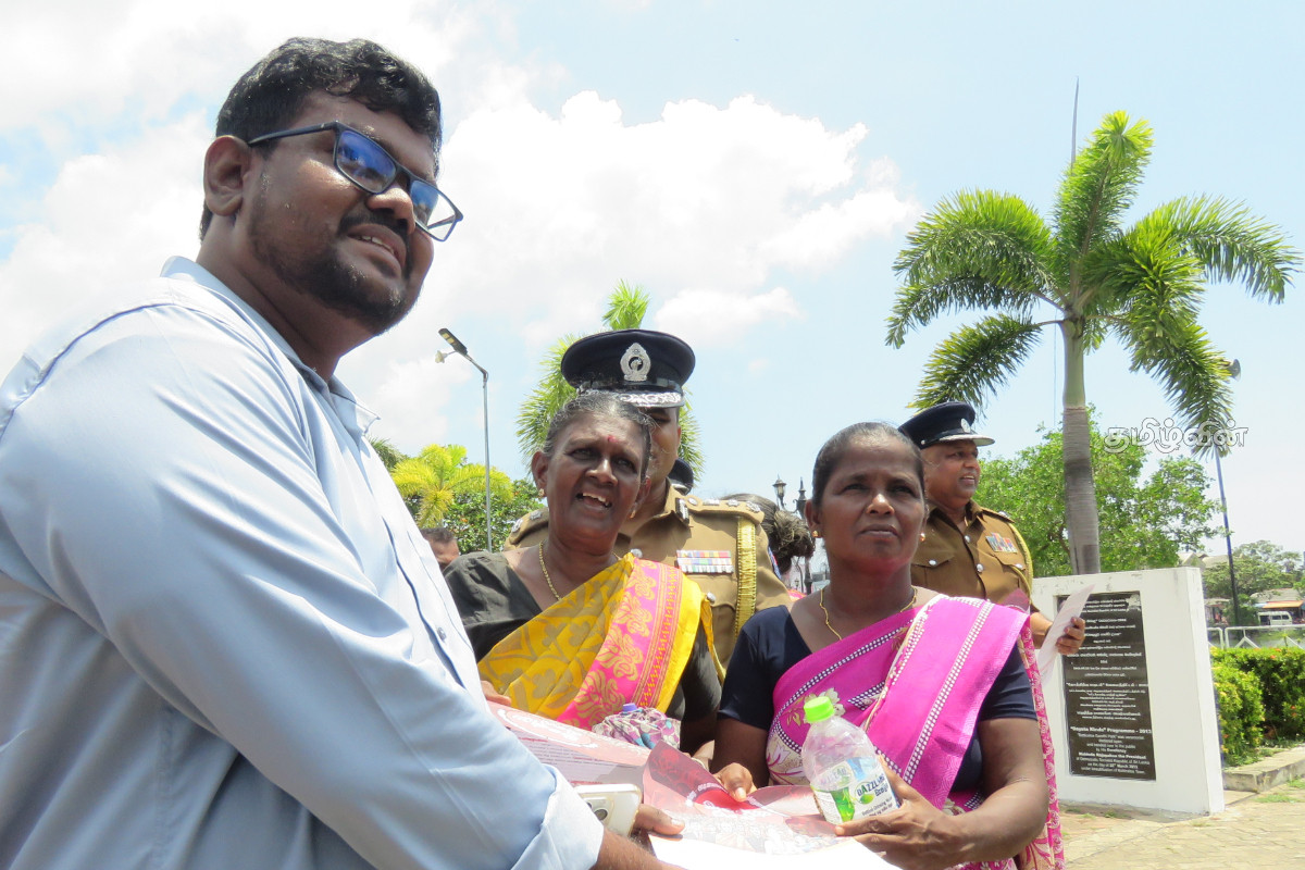 கிழக்கில் 