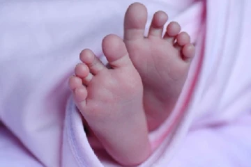 கார் சில்லுக்குள் சிக்கிய ஒன்றரை வயது குழந்தை! யாழில் சம்பவம்