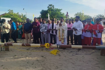 ஆயிரக்கணக்கான பக்தர்கள் நடுவில் இடம்பெற்ற புனித பிலிப்பு நேரியார் ஆலயத்தின் கொடியேற்றம்