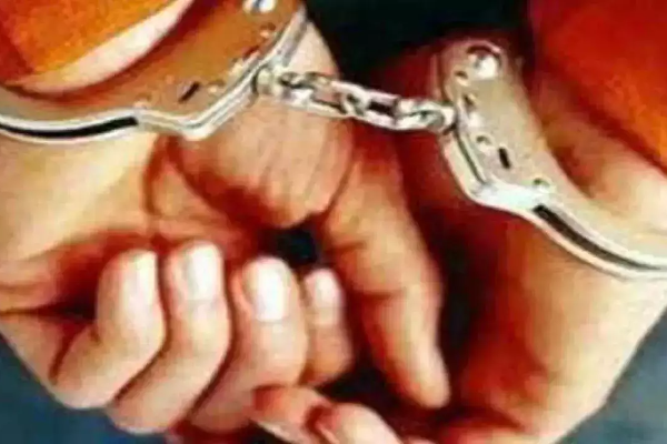 தமிழ்நாட்டிற்கு தப்பிச் செல்ல முயன்ற இந்தியர் உட்பட்ட இருவர் அதிரடி கைது! | Two People An Indian Escape To Tamil Nadu
