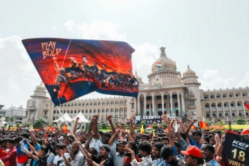 RCB வெற்றி பேரணியில் நடந்த அசம்பாவிதம் ; பரிதாபமாக உயிரிழந்த 11 பேர்