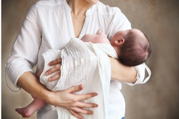 தாய்க்கு பிரசவம் பார்த்த 9 வயது மகள்!