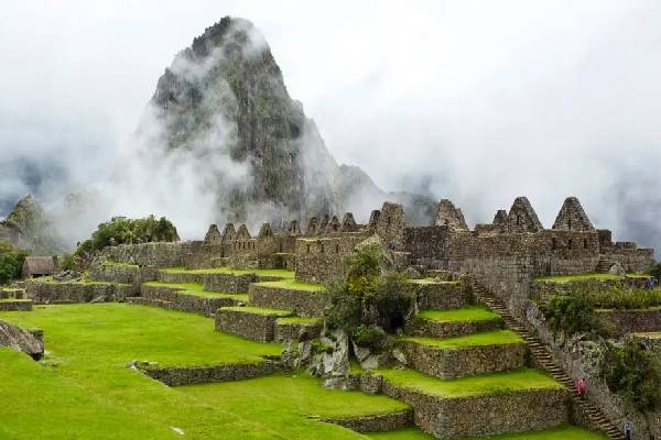 உலகின் இந்த இடங்களுக்கு மேல் விமானங்கள் பறக்க தடையா! ஏன்னு தெரியுமா? | What Is The No Fly Zone For Planes And Why