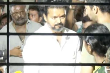 மனோபாலாவுக்கு நேரில் அஞ்சலி செலுத்திய விஜய்! கூட்ட நெரிசலில் சிக்கிய நிலையில் கொடுத்த ரியாக்ஷன்