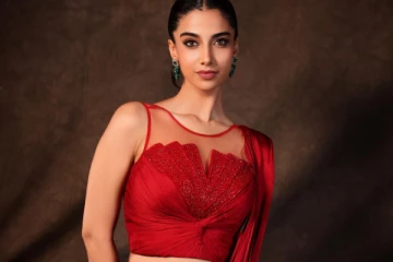 மீனாட்சி சவுத்ரி ரெட் ஹாட் போட்டோஷூட் ஸ்டில்கள்