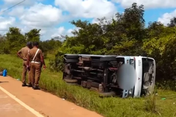 பக்தர்களை ஏற்றிச் சென்ற தனியார் பேருந்து விபத்து ; 12 பேர் காயம்