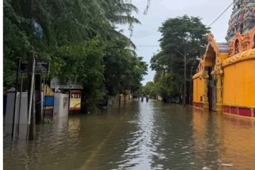 யாழ்ப்பாணத்தை புரட்டிப்போட்ட புயல் ; நீரில் மூழ்கிய நல்லூர், பறிபோன உயிர்