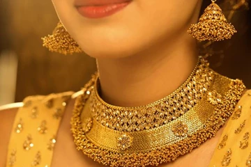 தொடர் உயர்வுக்கு இடையே  மகிழ்ச்சியை ஏற்படுத்திய தங்கத்தின் விலை!