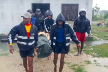 யாழில் சீரற்ற காலநிலை; மாரடைப்பால் பாதிக்கப்பட்ட பெண்ணுக்கு கடற்படை உதவி