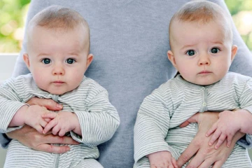 உங்களுக்கு இரட்டைக் குழந்தைகள் இருக்காங்களா? அப்போ இது உங்களுக்குத்தான்