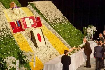 ஜப்பான் முன்னாள் பிரதமரின் உடலுக்கு இறுதி அஞ்சலியை செலுத்திய ஜனாதிபதி