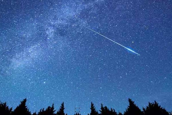 இன்று நள்ளிரவு வானில் தென்படவுள்ள அரிய காட்சி: இலங்கை மக்களுக்கு வாய்ப்பு | The Biggest Meteor Shower Of The Year Is Tonight இன்று நள்ளிரவு வானில் தென்படவுள்ள அரிய காட்சி: இலங்கை மக்களுக்கு வாய்ப்பு | The Biggest Meteor Shower Of The Year Is Tonight