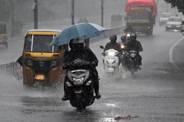 தமிழகத்தில் இன்று 19 மாவட்டங்களில் கனமழை பெய்யும்.., எங்கெல்லாம் தெரியுமா?