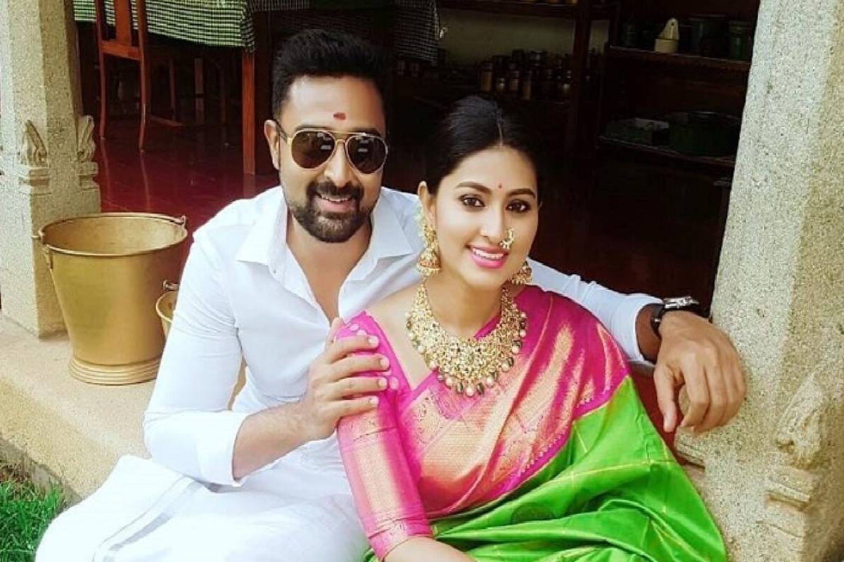 44 வயதிலும் நீச்சல் உடையில் என்ஜாய் செய்யும் சினேகா! யாருடன் தெரியுமா? | 44 Years Old Actress Sneha Swimsuits Photo Viral