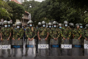 கொழும்பின் முக்கிய வீதிகள் முடக்கம்! ஆயிரக்கணக்கான போராட்டக்காரர்கள் படையெடுப்பு