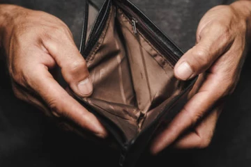 உங்க பர்ஸில் இது இருந்தா உடனே தூக்கி வீசுங்க... பேராபத்து! துளி கூட பணம் சேராது