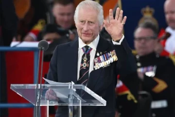 மருத்துவமனை சிகிச்சை முடித்த ஒரு நாளுக்குள் பொது நிகழ்ச்சியில் கலந்துகொண்ட மன்னர்: கொண்டாடும் மக்கள்