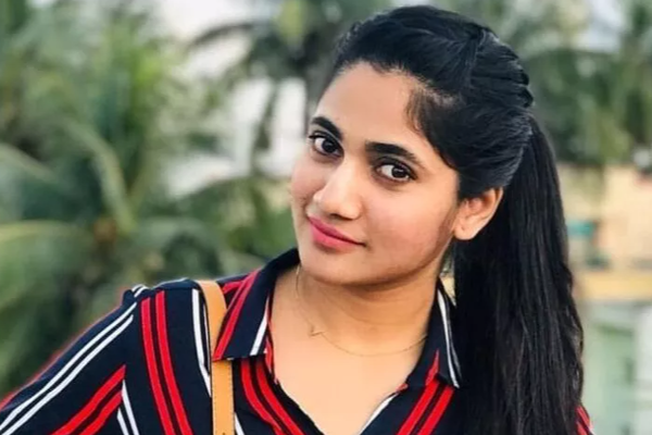 தனது அம்மா, தங்கையுடன் புகைப்படம் எடுத்த நடிகை லாஸ்லியா.. லேட்டஸ்ட் க்ளிக்