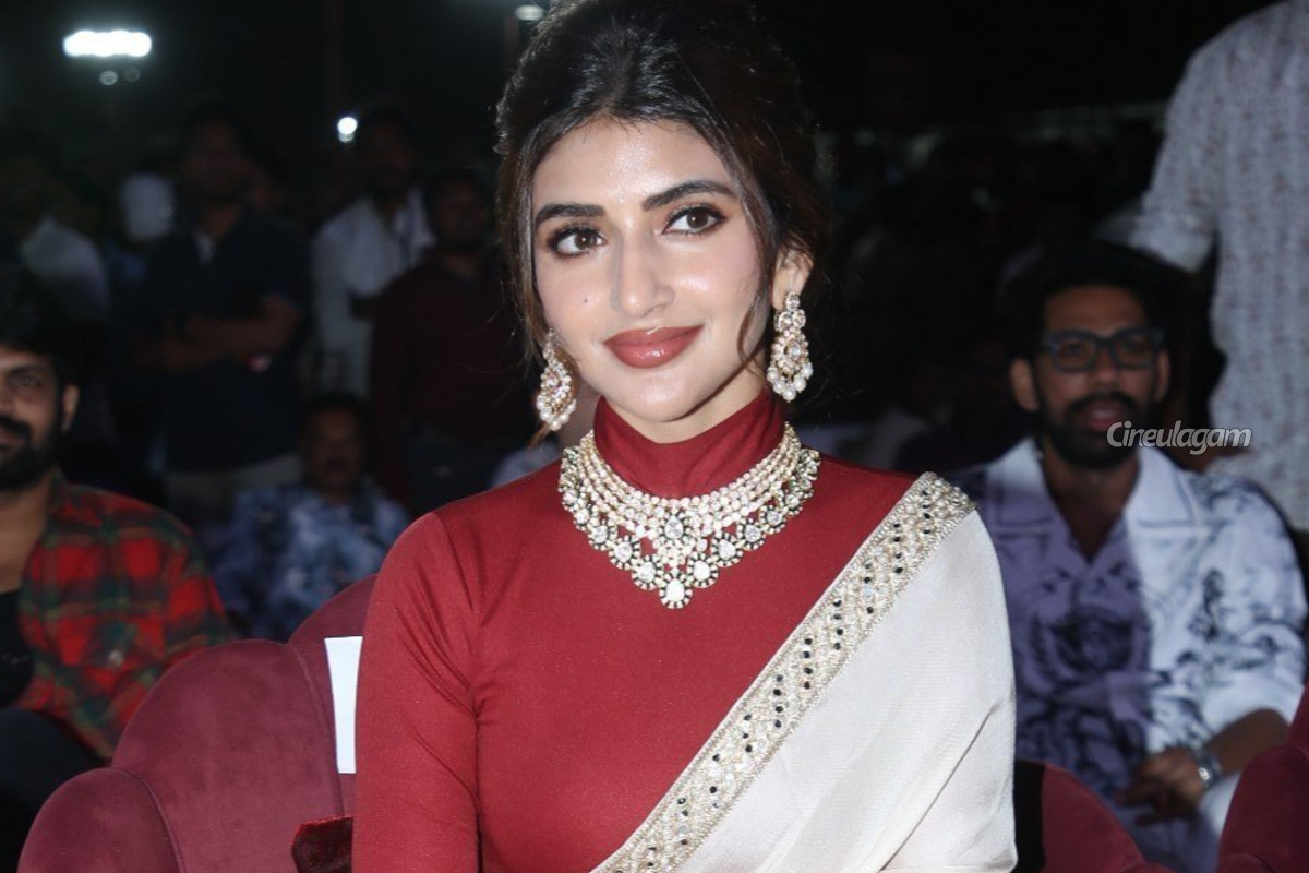 ஸ்ரீலீலா சம்பளம் இவ்வளவா.. மூத்த நடிகருக்கு ஜோடியாக நடிக்க எத்தனை கோடி வாங்கினார் பாருங்க | Sreeleela Salary Pawan Kalyan Ustaad Bhagat Singh ஸ்ரீலீலா சம்பளம் இவ்வளவா.. மூத்த நடிகருக்கு ஜோடியாக நடிக்க எத்தனை கோடி வாங்கினார் பாருங்க | Sreeleela Salary Pawan Kalyan Ustaad Bhagat Singh