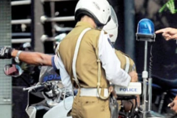 போக்குவரத்து பொலிஸ் அதிகாரியை மன்னா கத்தியால் தாக்கிய நபர்