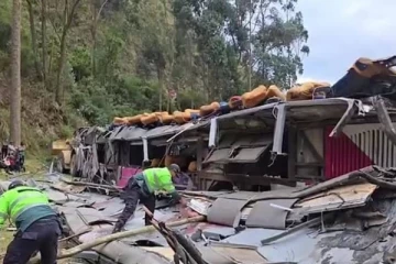 பெரு நாட்டில் பேருந்து விபத்து ; 18 பேர் பலி