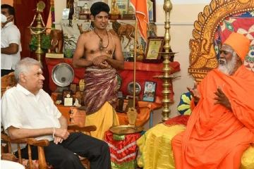 நல்லை ஆதீன முதல்வரிடம் ஆசி பெற்ற ஜனாதிபதி