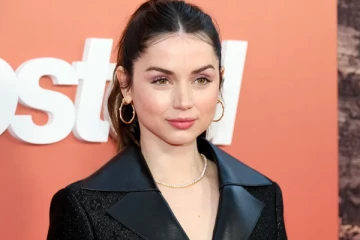 63 வயது நடிகருடன் காதல் உறவு? சர்ச்சையில் சிக்கிய ஹாலிவுட் நடிகை ஆனா டி ஆர்மஸ்