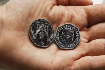 பிரித்தானியாவில் மன்னர் 3-ம் சார்லஸின் முடிசூட்டை குறிக்கும் நாணயம் வெளீயிடு!