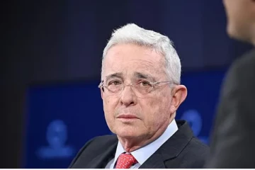 வீட்டுச் சிறையில் வைக்கப்பட்ட கொலம்பியாவின் முன்னாள் ஜனாதிபதி