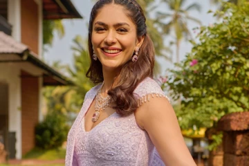 மிருணாள் தாகூர் அழகிய போட்டோஷூட்