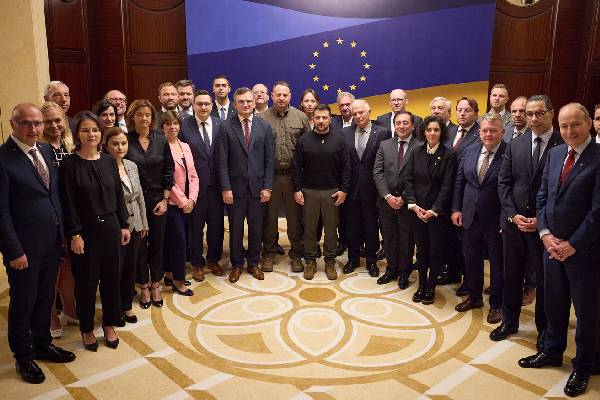 உக்ரேனிய, ஐரோப்பிய பங்களிப்பு இல்லாமல் போர் ஒப்பந்தம் செல்லாது: ஐரோப்பிய ஒன்றியம் போர்க்கொடி | Ukrainians Europeans Must Be உக்ரேனிய, ஐரோப்பிய பங்களிப்பு இல்லாமல் போர் ஒப்பந்தம் செல்லாது: ஐரோப்பிய ஒன்றியம் போர்க்கொடி | Ukrainians Europeans Must Be