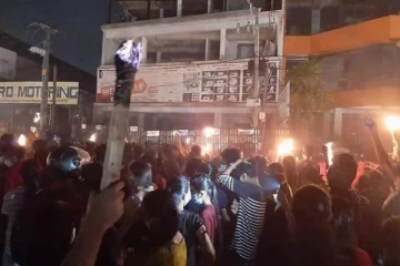 மடிவெல பிரதேசத்தில் குவிக்கப்பட்டுள்ள பொலிஸார்! களத்தில் குதித்த மாணவர்கள்