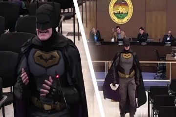 கலிபோர்னியா நகர சபைக்கு ‘பேட்மேன்’ உடை அணிந்து வந்து புகார் கூறிய நபர்