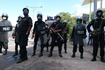 கொழும்பில் கலகம் தடுக்கும் படைகள் குவிப்பு