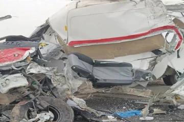 இறந்த கணவரின் உடலை ஆம்புலன்சில் கொண்டு சென்ற மனைவி, 3 மகள்கள் விபத்தில் சிக்கி மரணம்