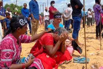 கண்ணீரில் நனைந்தது முள்ளிவாய்க்கால் முற்றம்!