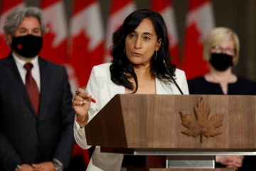 கனடா பிரதமர் ரேஸில் தமிழ் பெண் - யார் இந்த அனிதா ஆனந்த்?